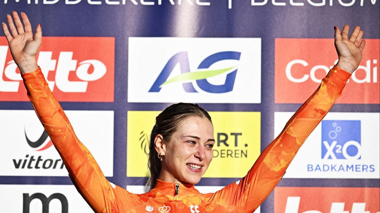 Inge van der Heijden, erg blij met de titel (foto: ANP).