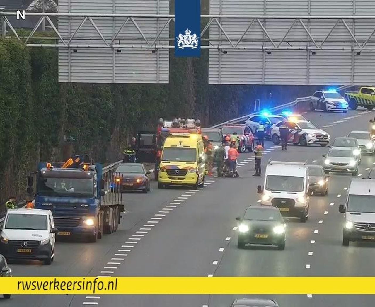 Ongeluk op de A2 bij Vught (foto: Rijkswaterstaat Verkeersinformatie).