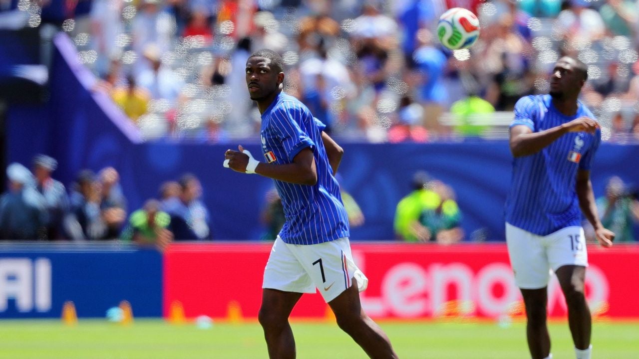 Spelers van Frankrijk in de warming-up  -  Reuters