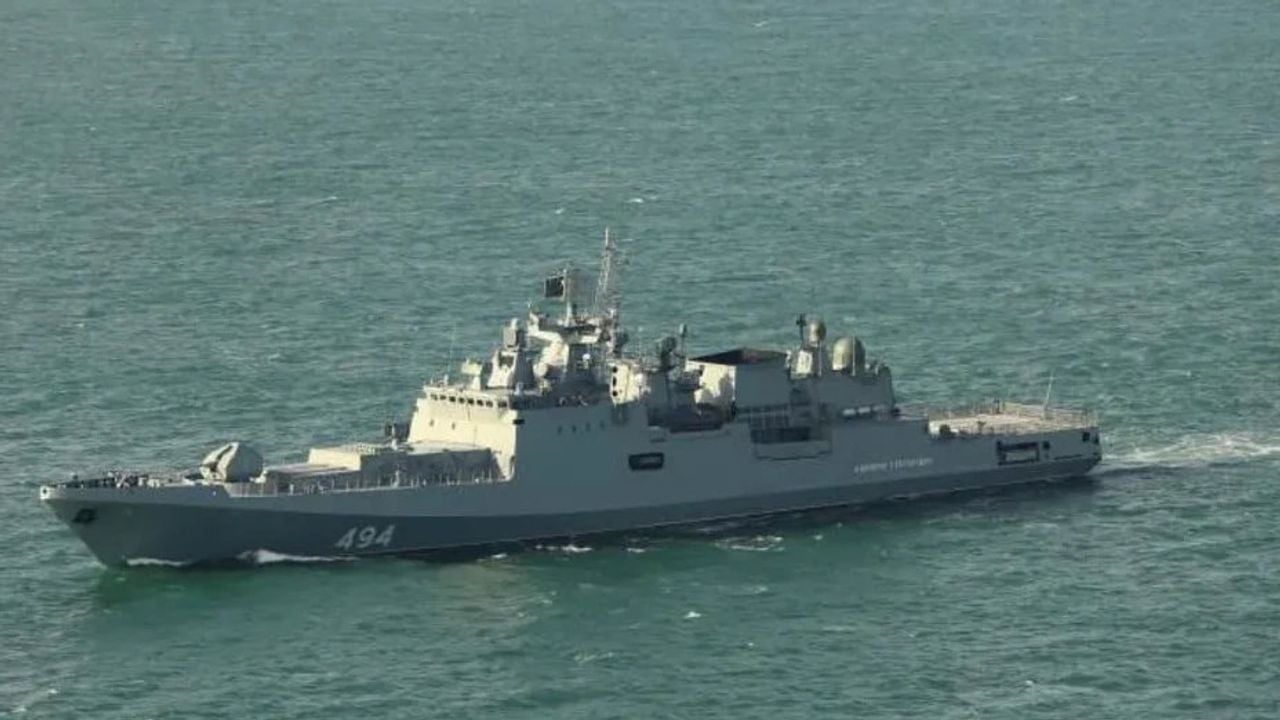 Het Russische fregat Admiraal Grigorovitsj  -  British Ministry of Defense