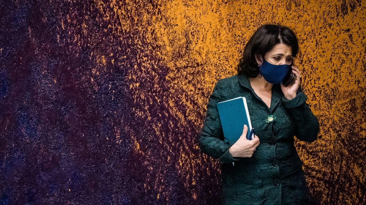 Kamervoorzitter Arib aan het werk in coronatijd (2021)  -  ANP