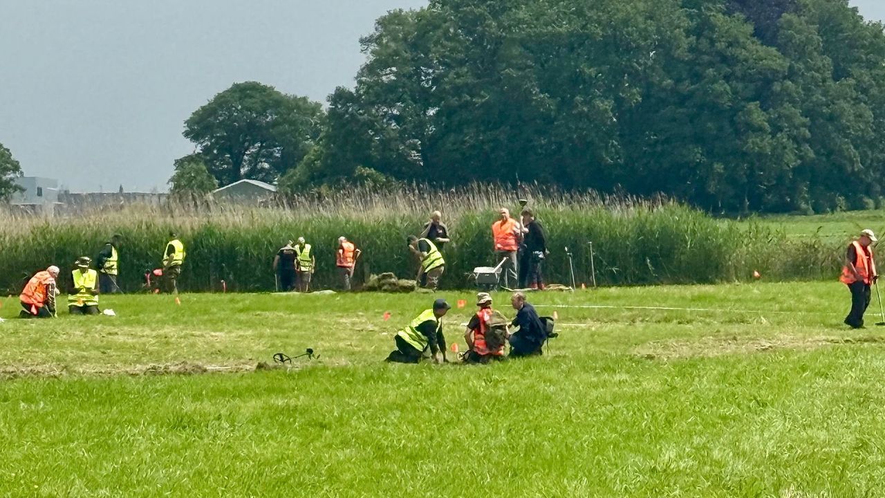 De oud-militairen aan het werk in het veld  -  NOS