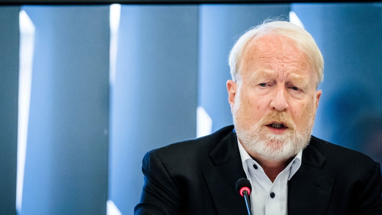 Jaap van Dissel praat de Tweede Kamer bij in 2021, tijdens de coronacrisis  -  ANP