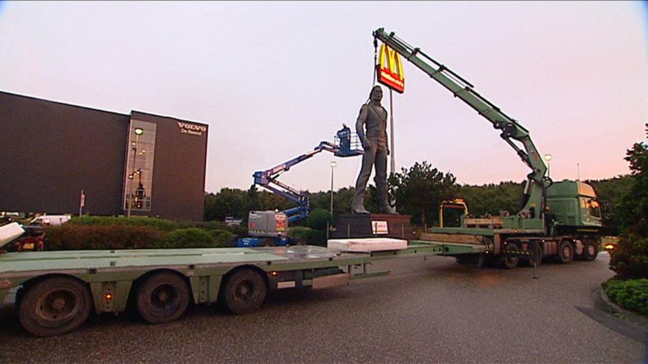 Het beeld werd in alle vroegte vweggehaald.