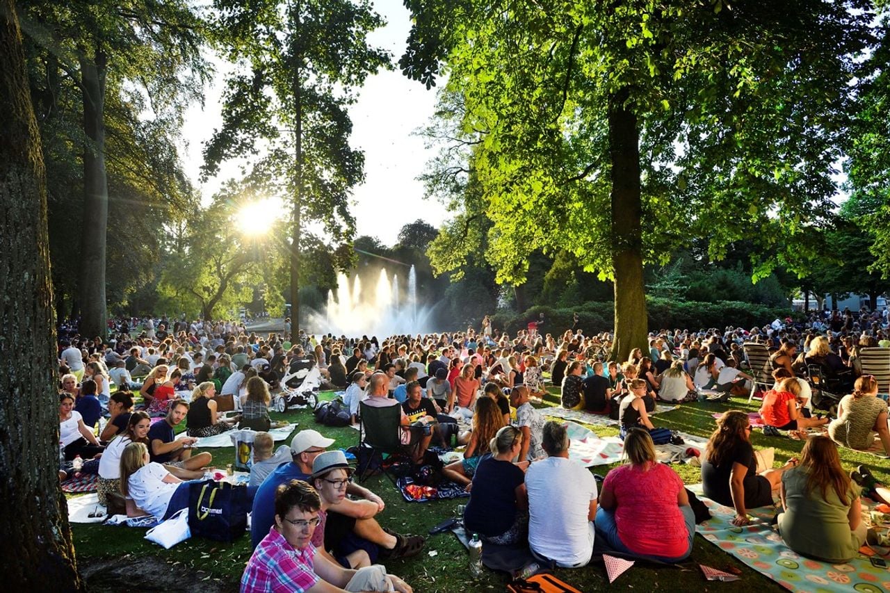 Heerlijke, bijna on-Nederlandse zomerdrukte op een dinsdagavond in Breda (foto: Fotografie Erald van der Aa).