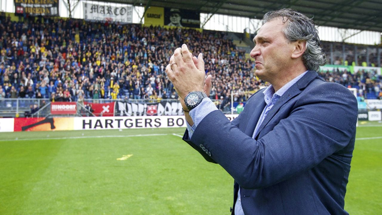Robert Maaskant als coach van NAC.