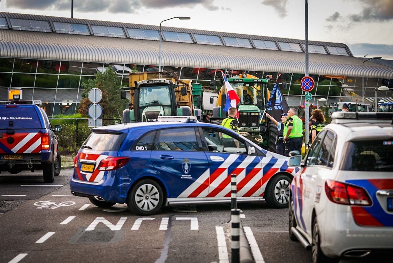 Boeren protesteren bij Eindhoven Airport (foto: Sem van Rijssel/SQ Vision).