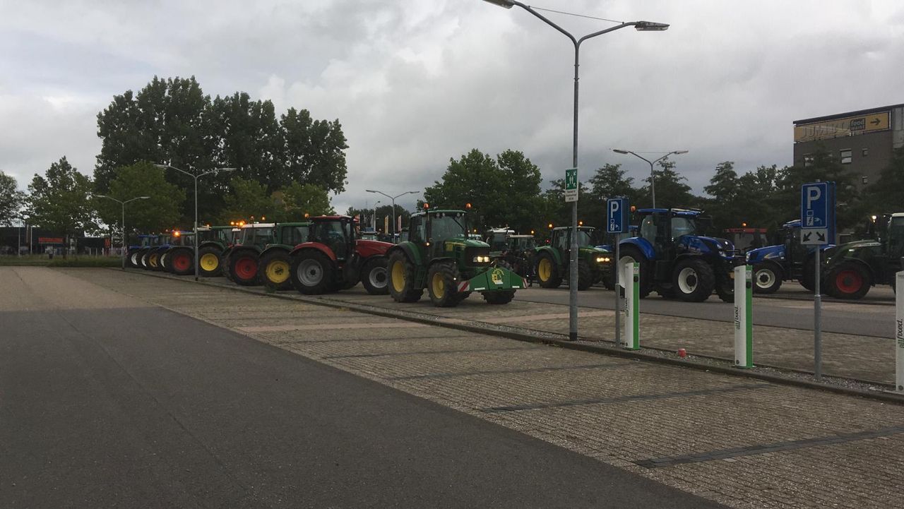 Flink wat boeren verzamelden zich (foto: Kevin Buijs).
