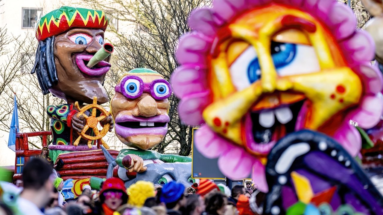 De grote optocht van ut Kielegat over de Nieuwe Prinsenkade (foto: Eye4images).