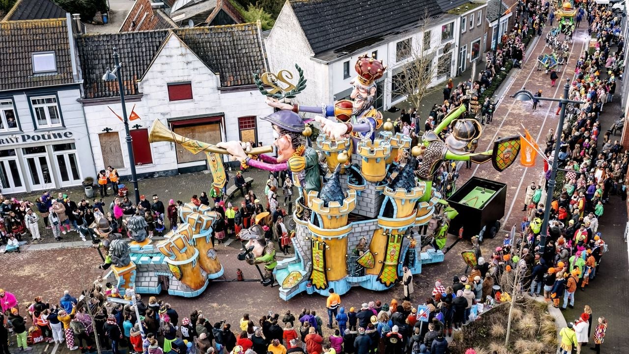 De grote optocht in Peejenland (Hoeven)(foto: EYE4images).