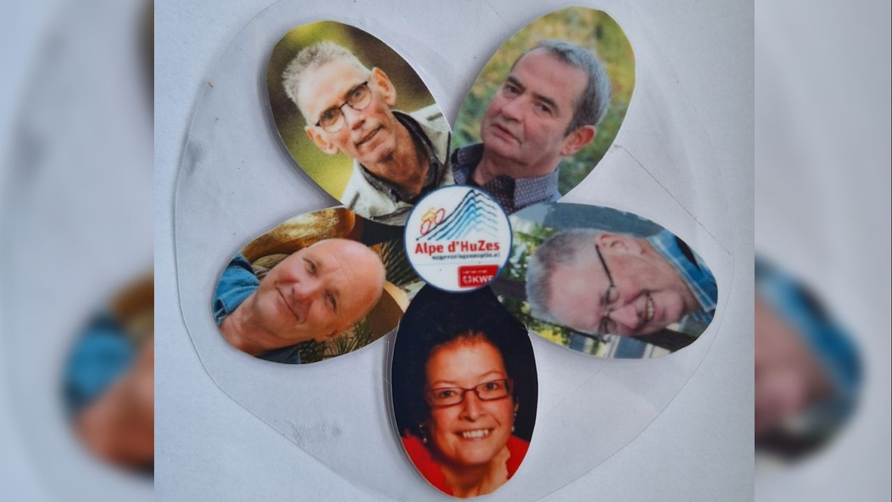 De bloem met onderaan zus Anita, links daarvan: ex van zus Cilia, dan Ad (partner van Ineke), Mil (partner Gerda), dan Henk (de opa van vriendin van Gerdas zoon)