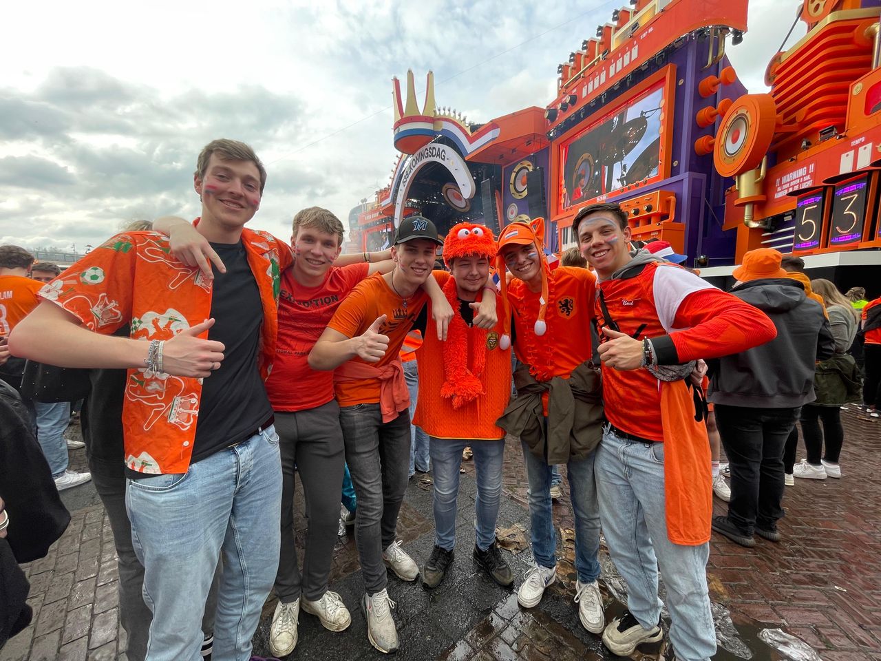 Jeffry Slootmaaker (rechts) met zijn vrienden uit Zeeland