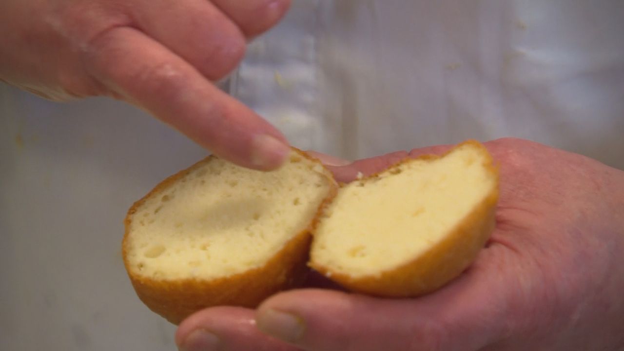Een perfecte oliebol volgens Van Beckhoven (foto: Omroep Brabant)