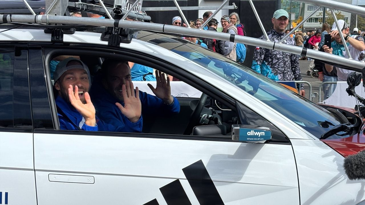 Kjeld Nuis en Robert Doornbos in de catcher car (foto: Omroep Brabant).