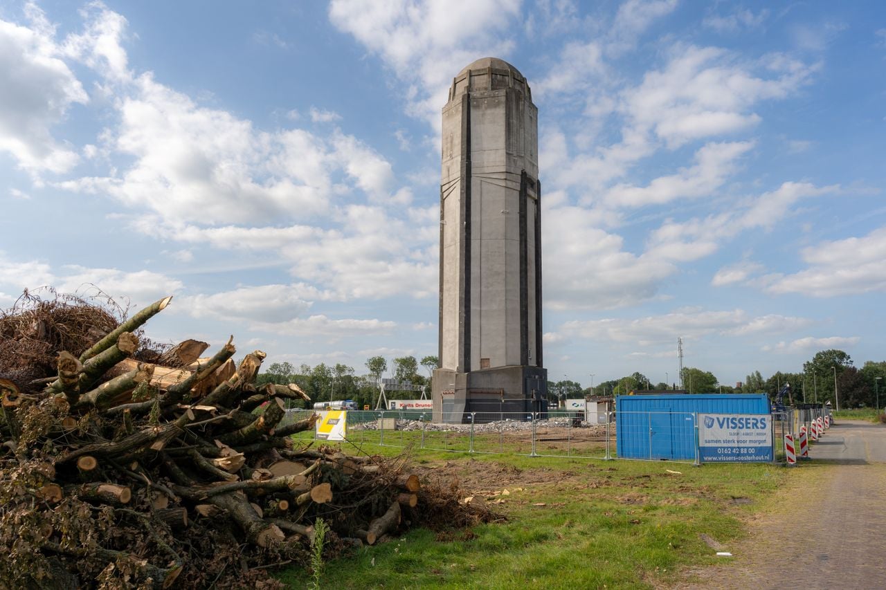 Zo zag de toren er de laatste jaren uit (archieffoto: ANP).