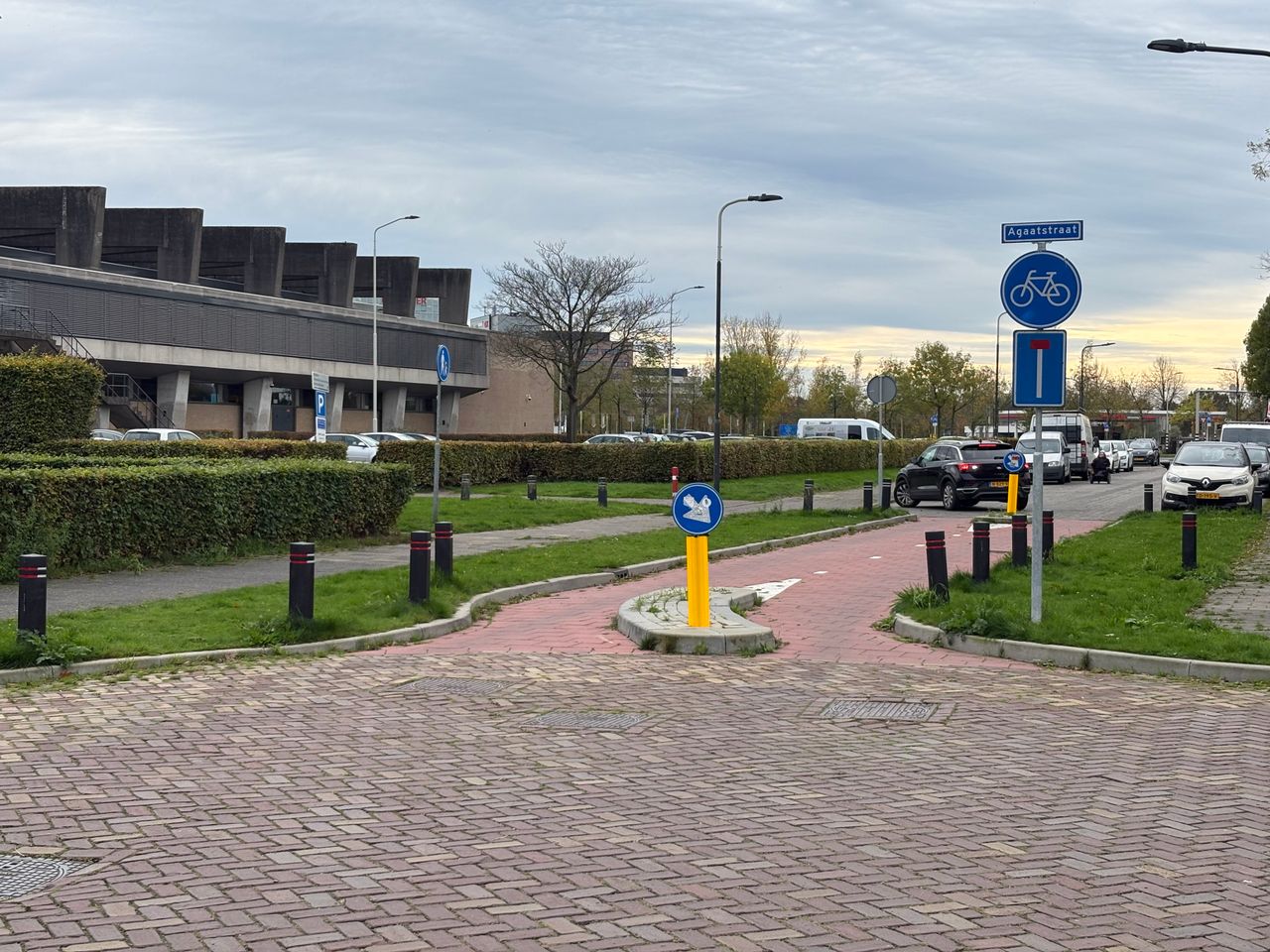 De bussluis is nu een fietspad (foto: Raymond Merkx).
