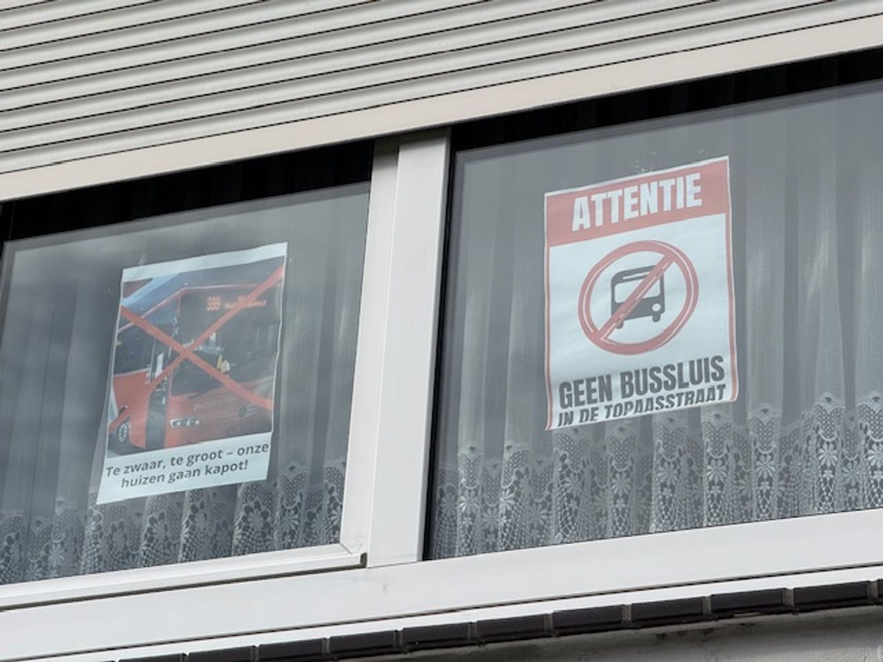 Posters zijn makkelijk te vinden (foto: Raymond Merkx).