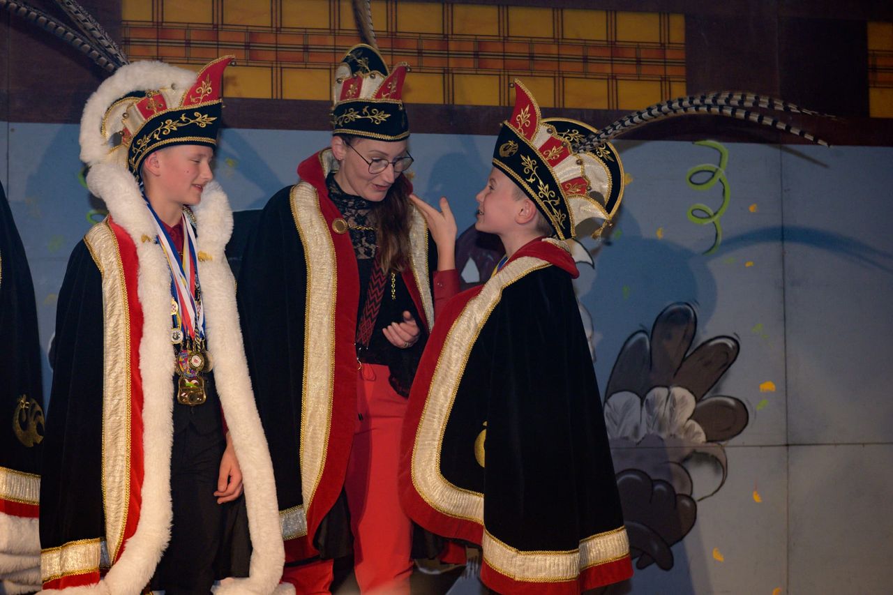 Het was een verrassing voor Leslie (rechts) dat zijn moeder net als hij adjudant is (foto: privé).