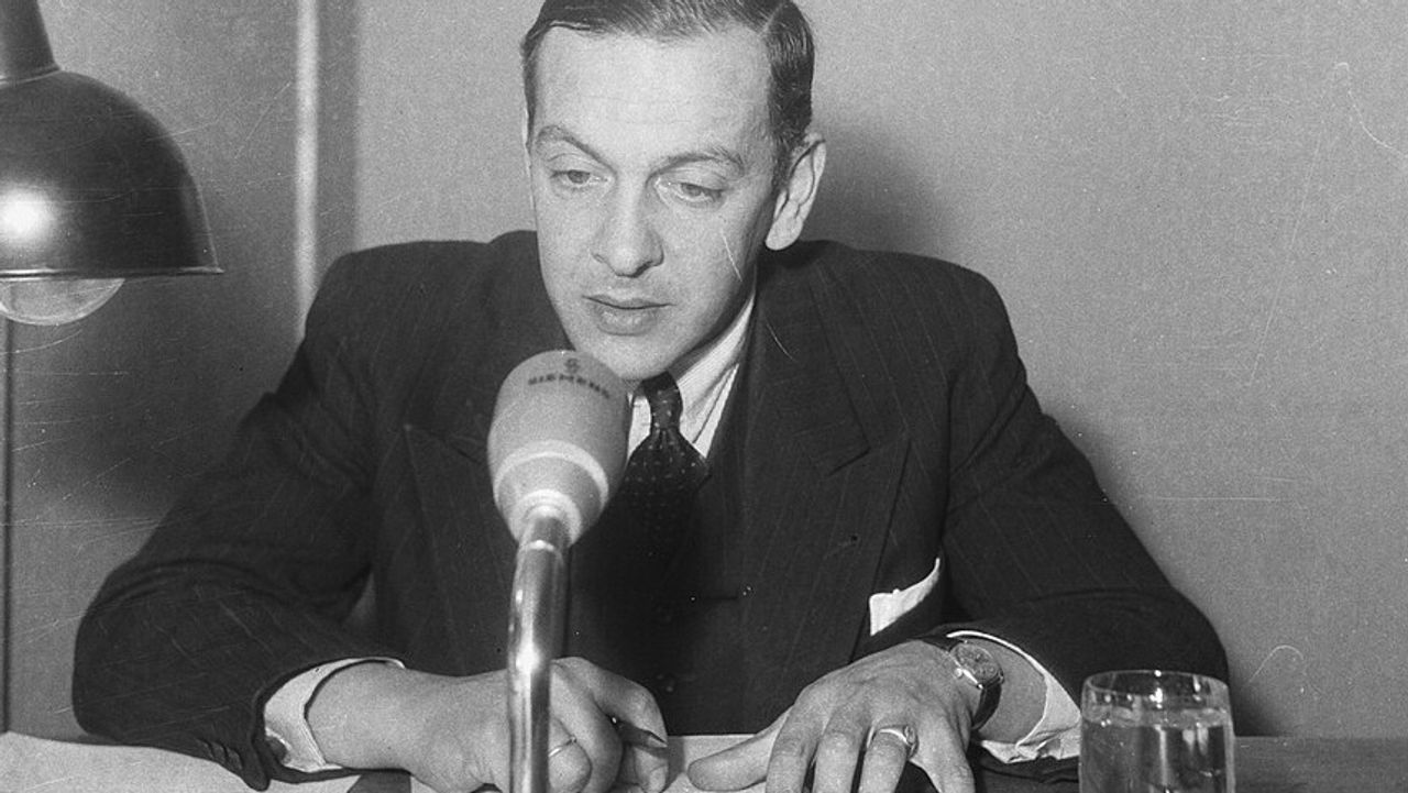 Chef Nieuwsdienst en oud-perschef PSV Joop Landre (foto: Nationaal Archief)