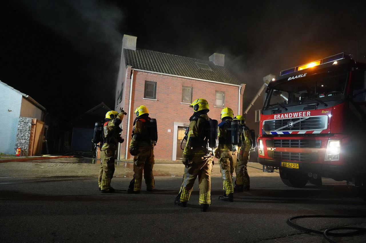 De brand brak uit in de meterkast (foto: Jeroen Stuve/Persbureau Heitink).