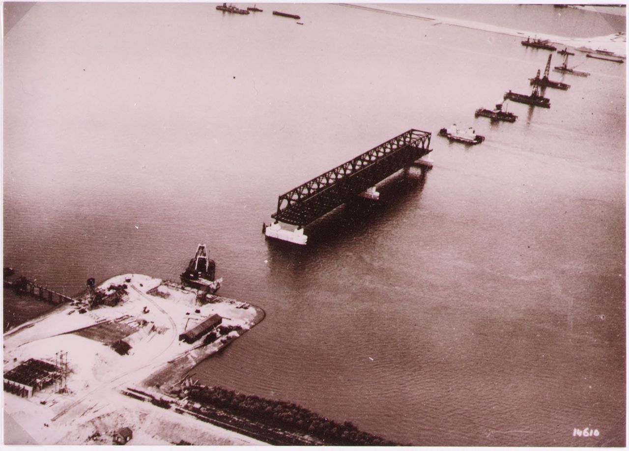 Aanleg van de verkeersburg van Moerdijk (foto: West-Brabants Archief