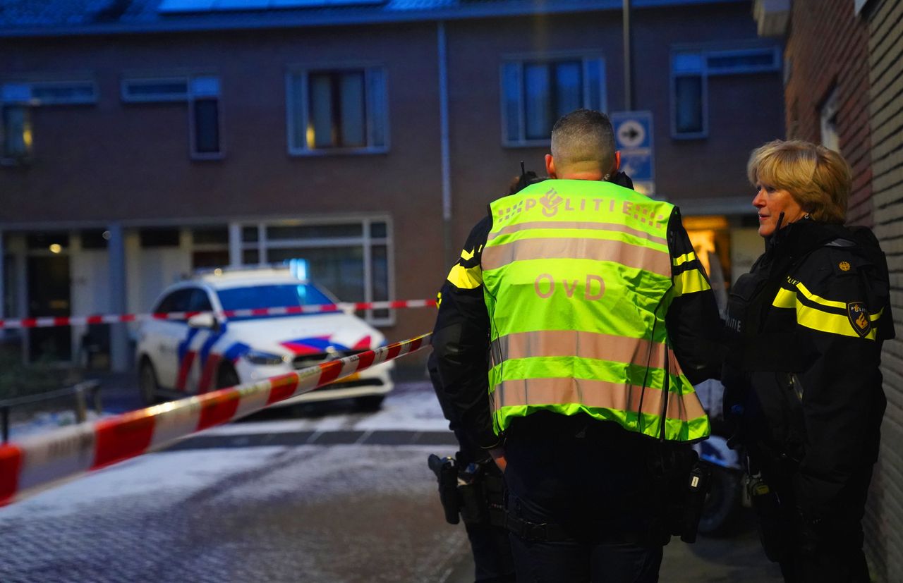 De melding van de schoten kwam rond kwart voor zeven zondagochtend binnen bij de hulpdiensten (foto: Bart Meesters/Persbureau Heitink).