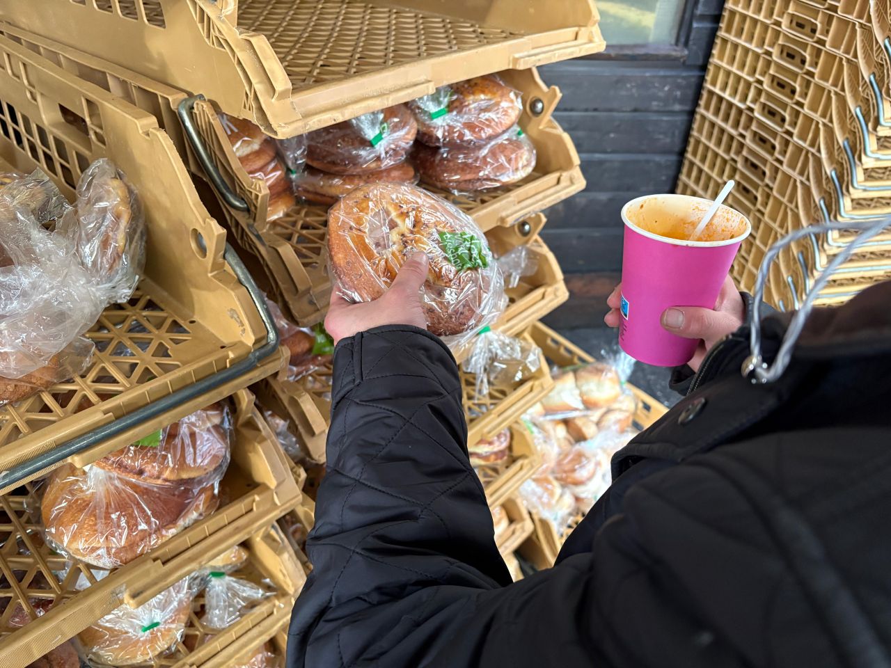 Een kop warme soep bij BroodNodig in Tilburg (foto: Pieter Soethout).