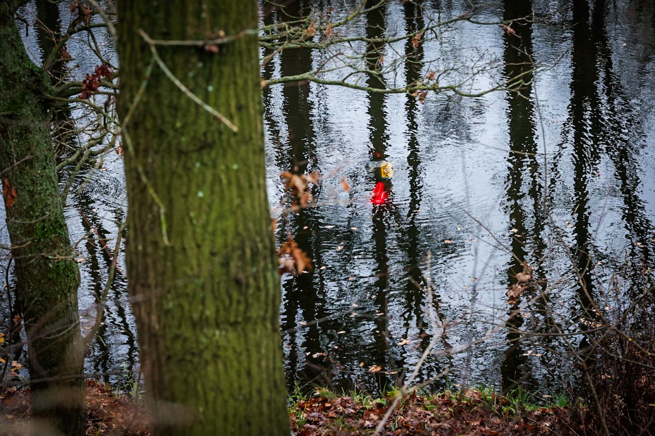 Auto te water in Best (foto: Persbureau Heitink).