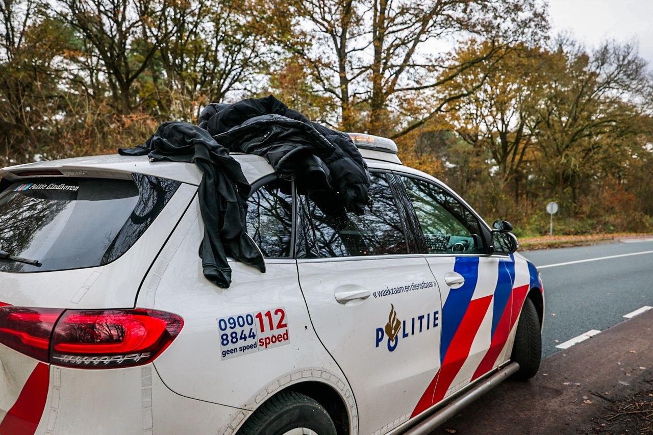 De mannen haalden een nat pak maar brachten het er goed vanaf (foto: Persbureau Heitink).