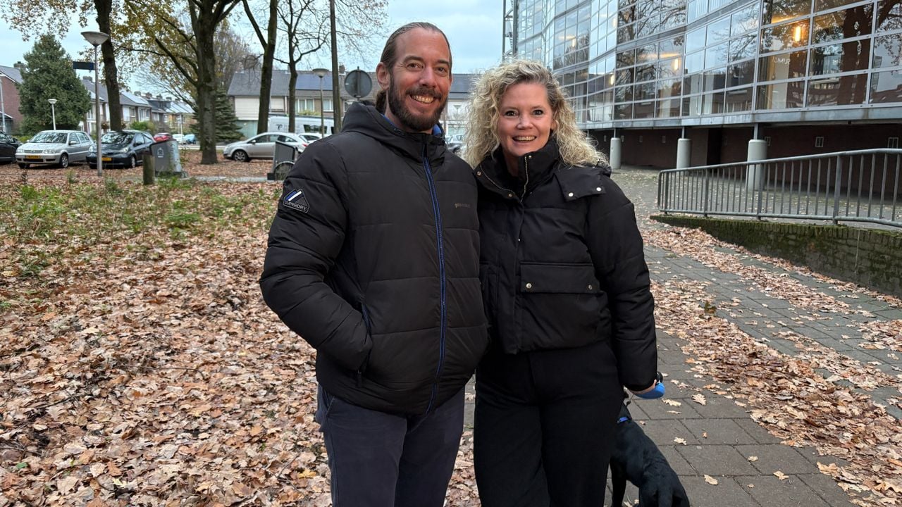 Annerie en haar halfbroer Roel zijn kinderen van Karbaat.