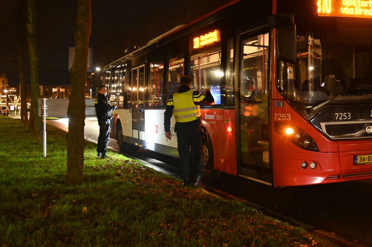 De stadsbus die in botsing kwam met de fatbike (foto: Perry Roovers/Persbureau Heitink).