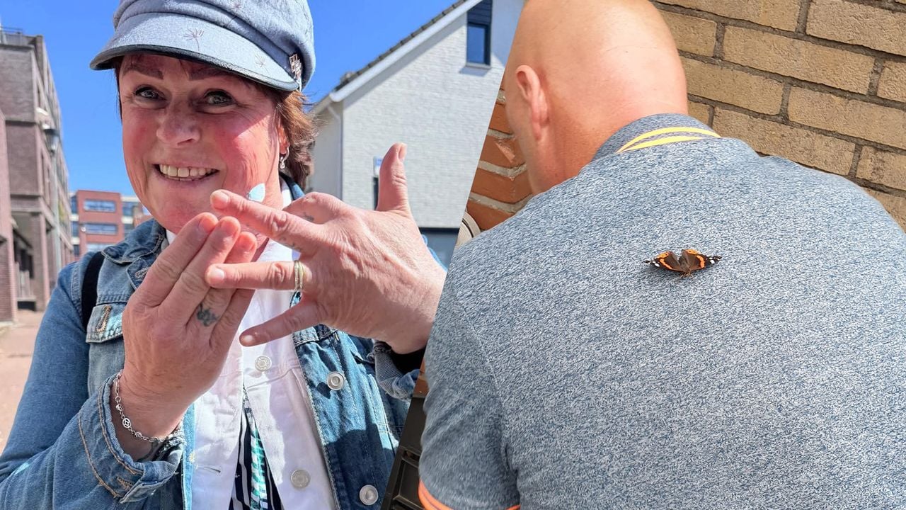 Vlinders op de hand van Anita en schouder van haar man (foto: privéarchief).