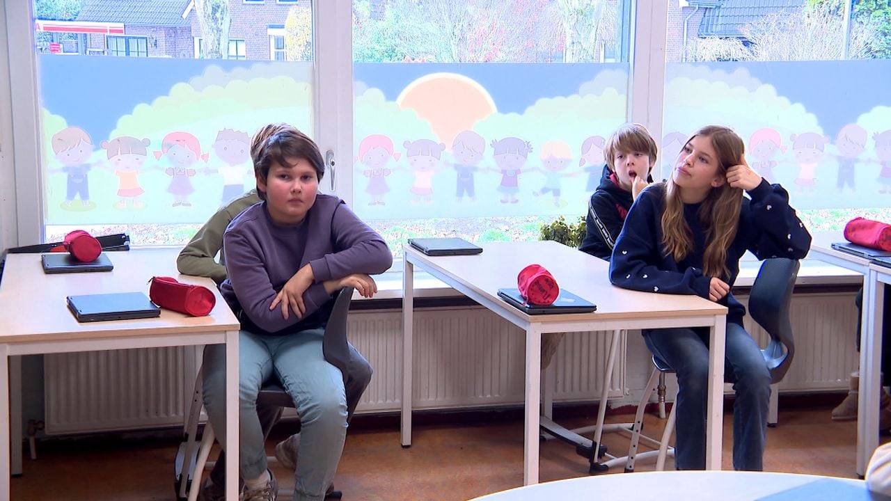 Kinderen krijgen vuurwerkles op school (foto: Omroep Brabant).