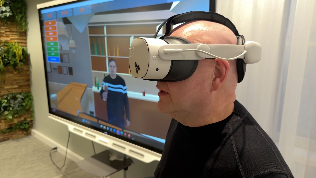 Hendrik test de VR-bril.