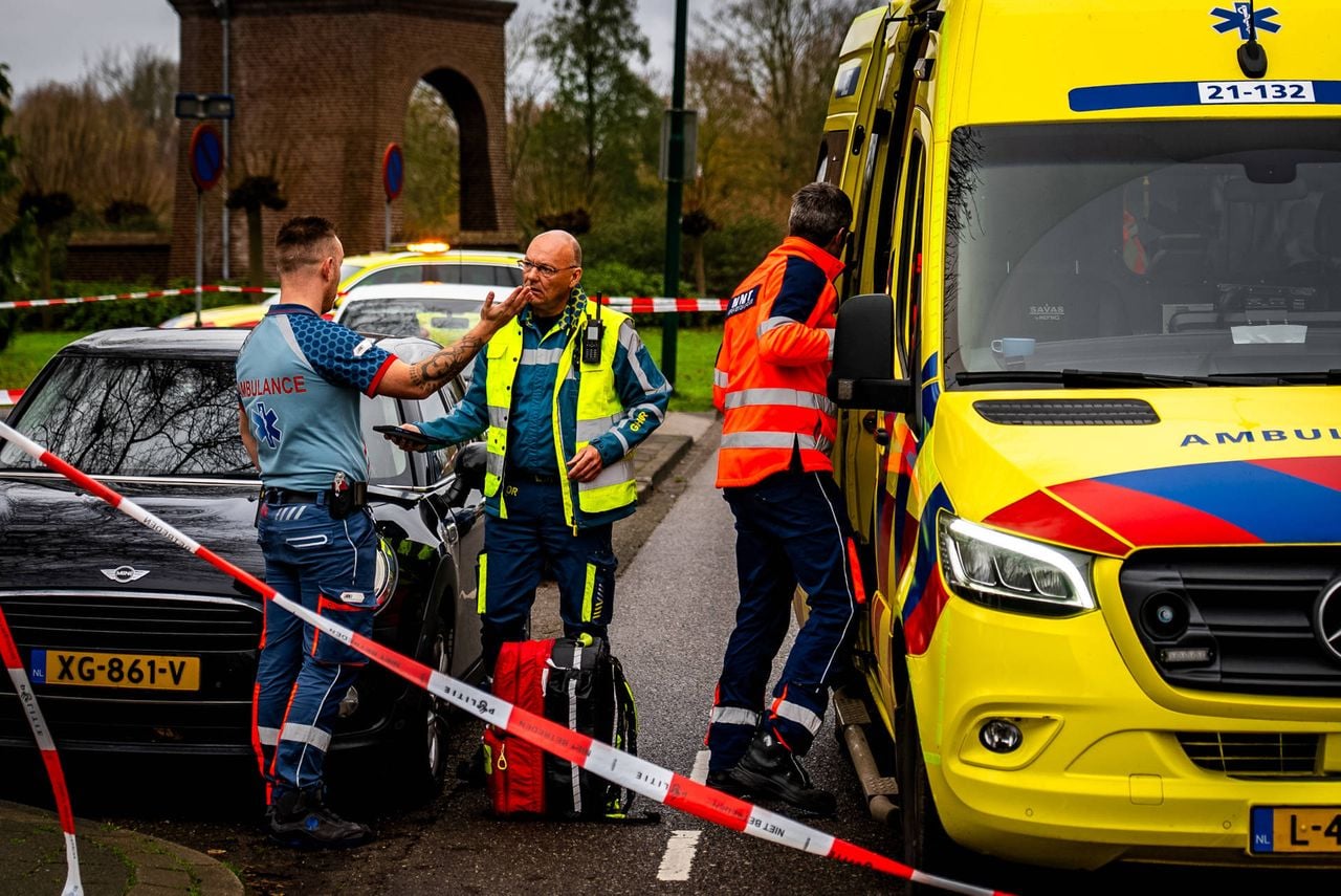 De fietser raakte bij het ongeluk in Grave ernstig gewond en is naar het ziekenhuis gebracht