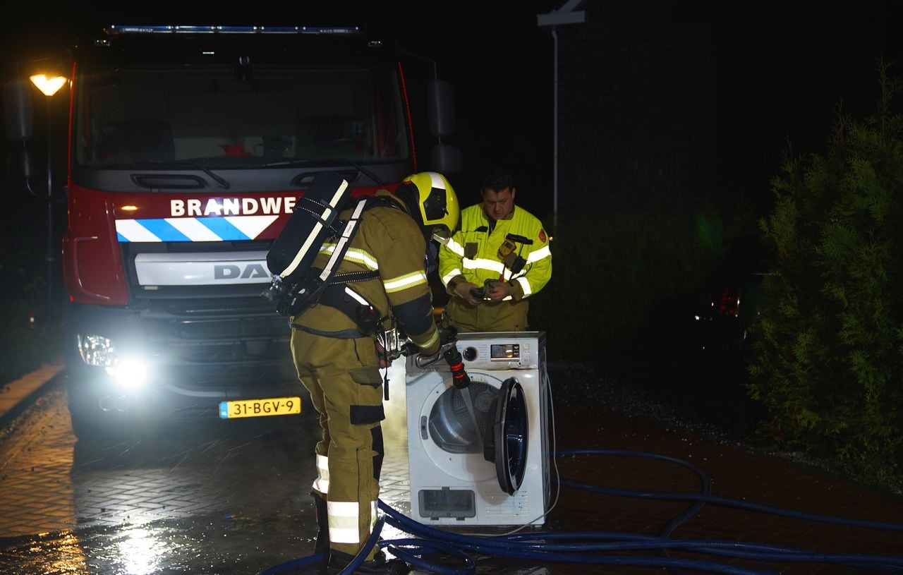 Brand aan het Avonduur in Helvoirt (foto: Bart Meesters/Persbureau Heitink).