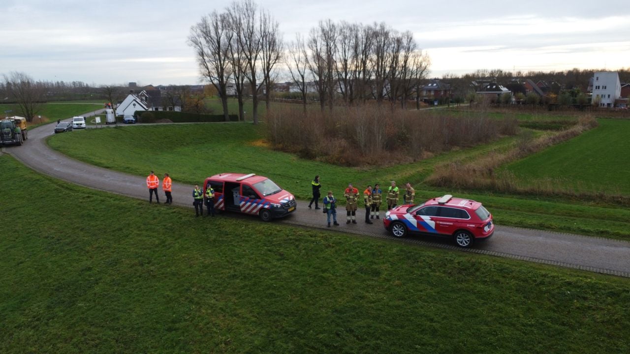 Vaten met drugs gedumpt in Den Bosch (foto: Bart Meesters/Persbureau Heitink).