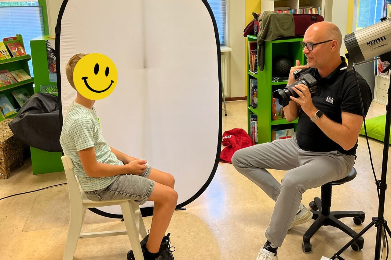 Een kind gaat op de foto