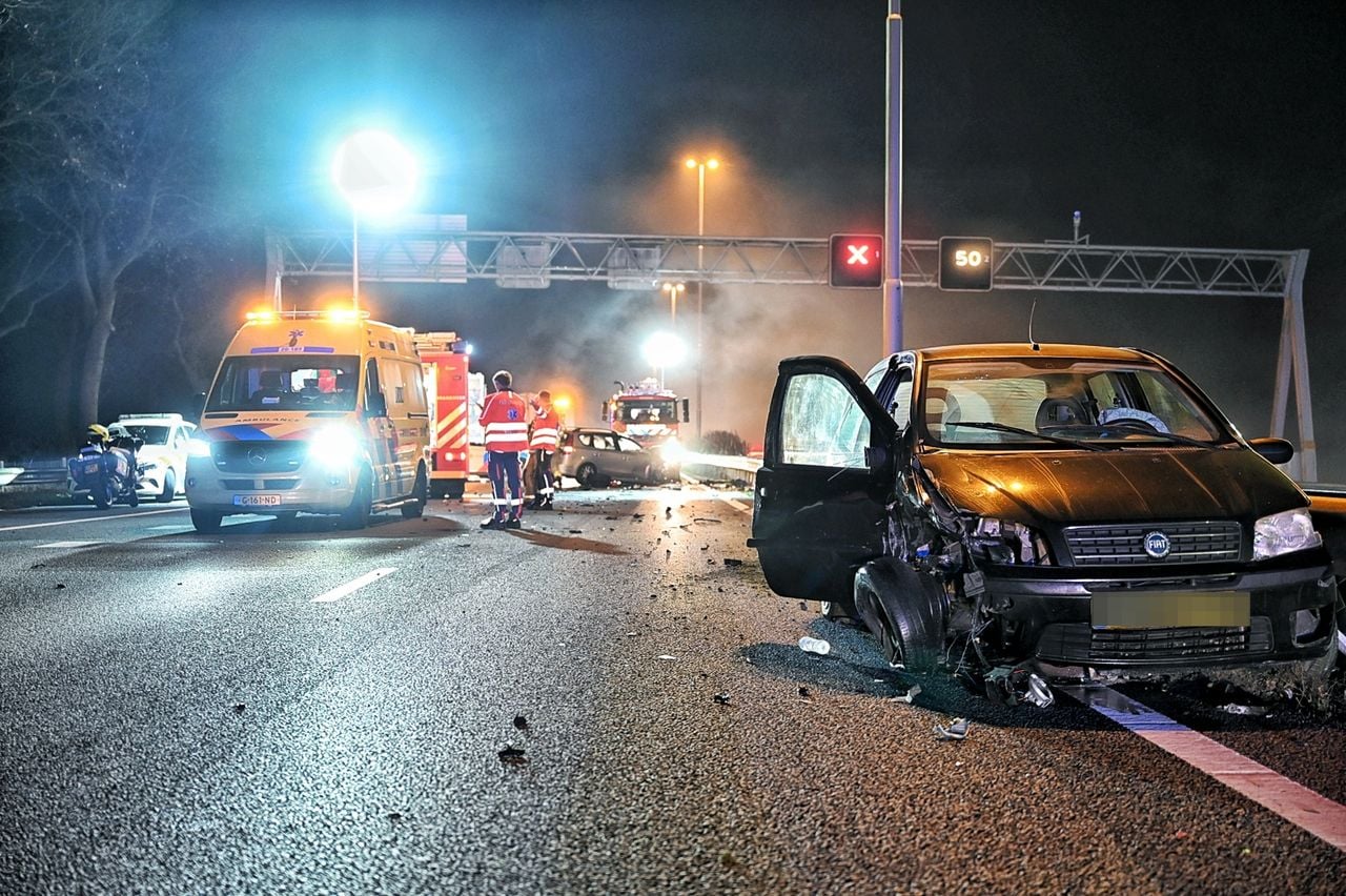 Ravage op de snelweg (Foto: Toby de Kort / Persbureau Heitink).