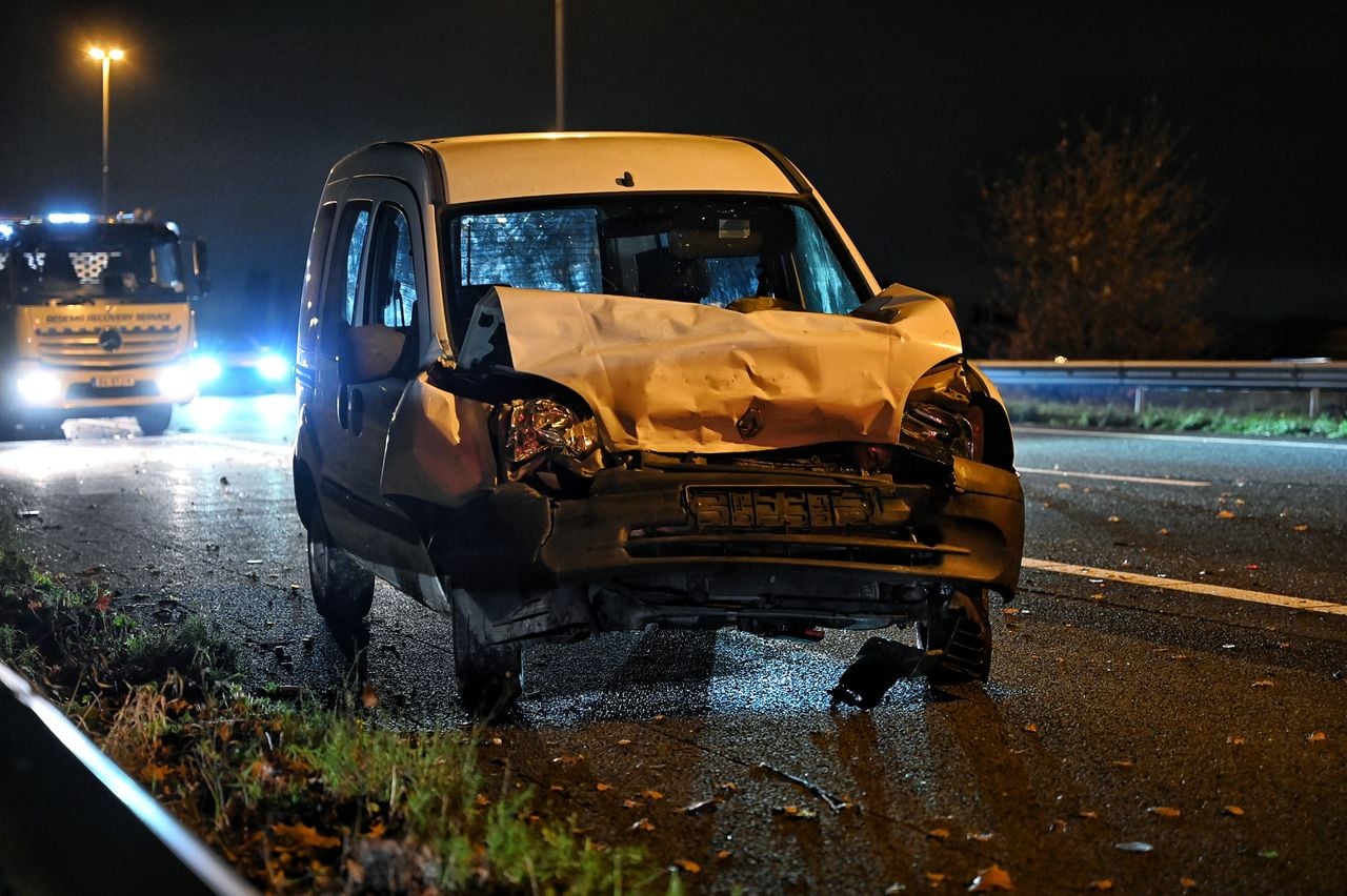 Een van de auto's die achterop reed (foto: Toby de Kort / Persbureau Heitink).