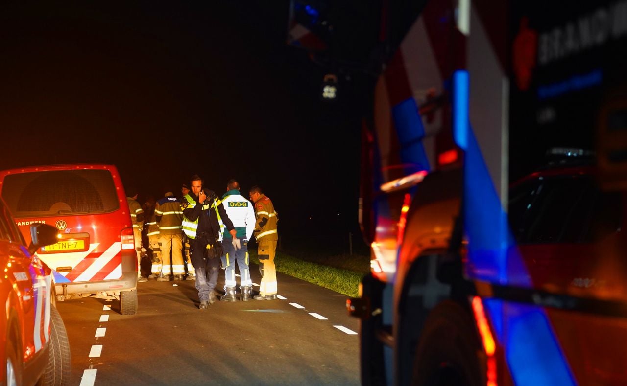 Een voorbijganger vond de dode man in Maren-Kessel vrijdagnacht rond halfvier (foto: Bart Meesters/Persbureau Heitink).