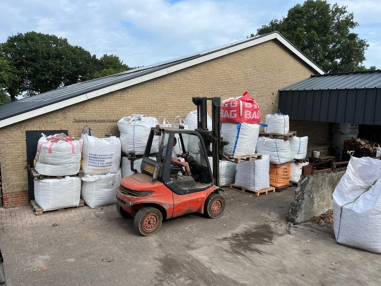 Jac heeft 20 miljoen bierdoppen bij elkaar verzameld voor het Diabetes Fonds (foto: Marcel Teunissen).