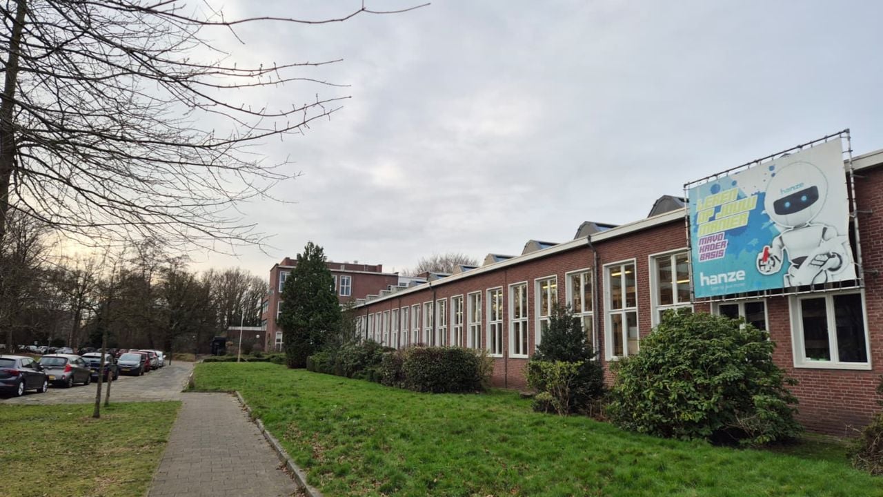 Het gebouw van het Hanze College in Oosterhout is aan het einde van zijn levensduur (foto: Niek de Bruijn)