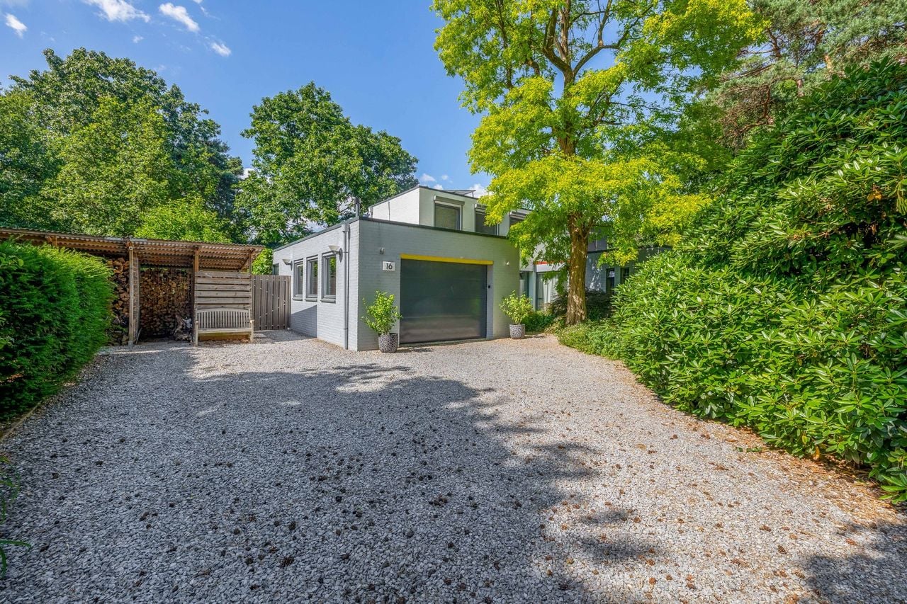 De villa's liggen in een parkachtige wijk (foto: Van Santvoort – Eersel).