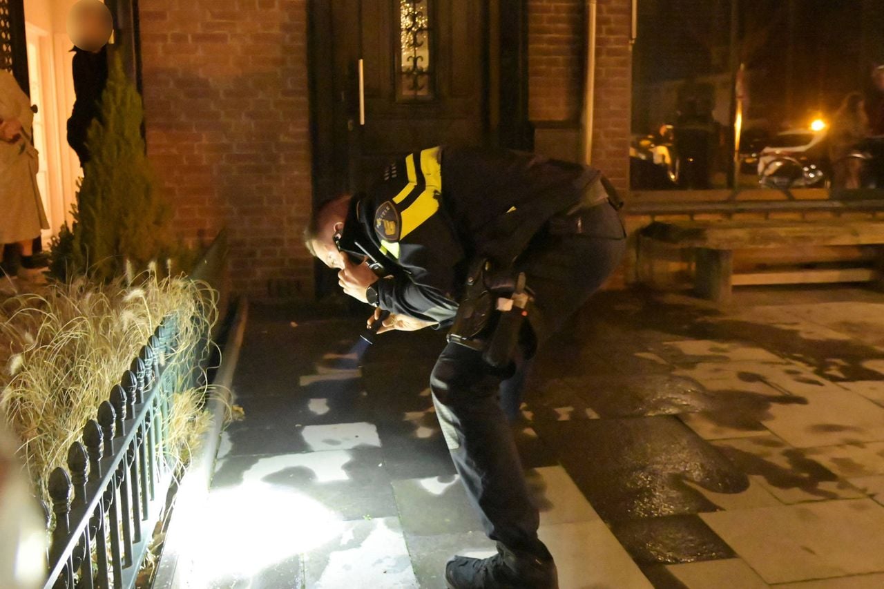 De politie doet onderzoek naar de oorzaak van de explosie (foto: Foto: Perry Roovers / Persbureau Heitink).