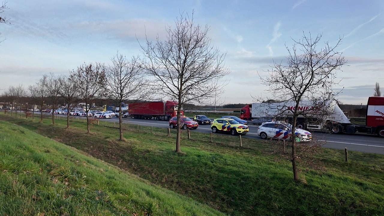 Huldiensten kwamen massaal ter plaatse (Foto: Orange Media/Persbureau Heitink).