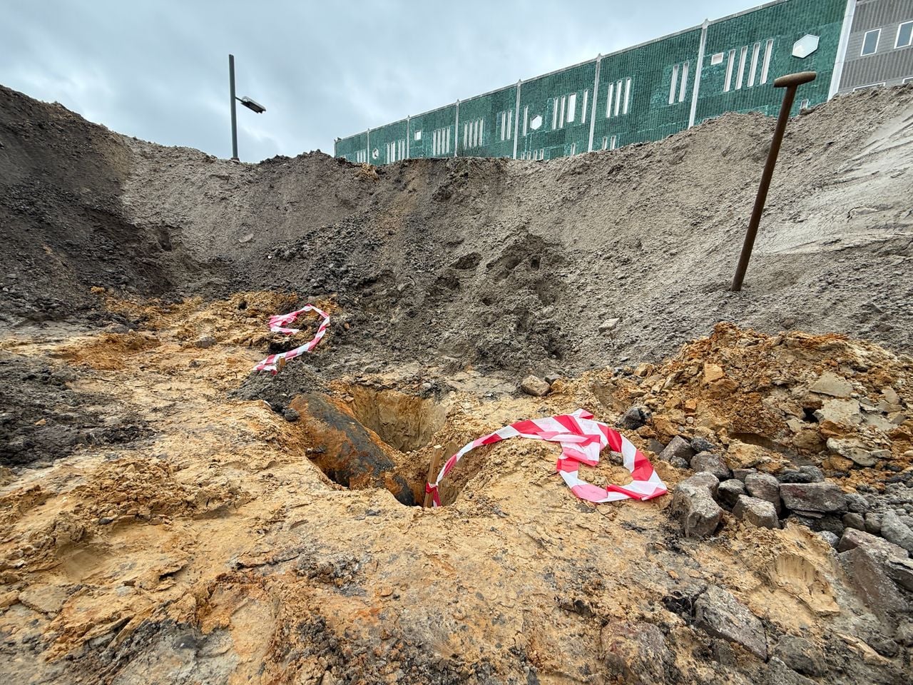 De gevonden bom bij het station in Eindhoven.