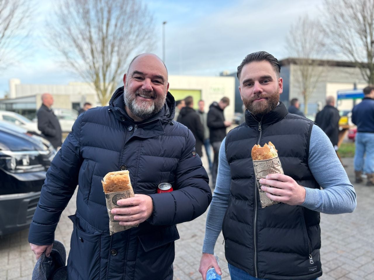 Zij kwamen naar eigen zeggen speciaal uit Den Haag (foto: Raymond Merkx). 