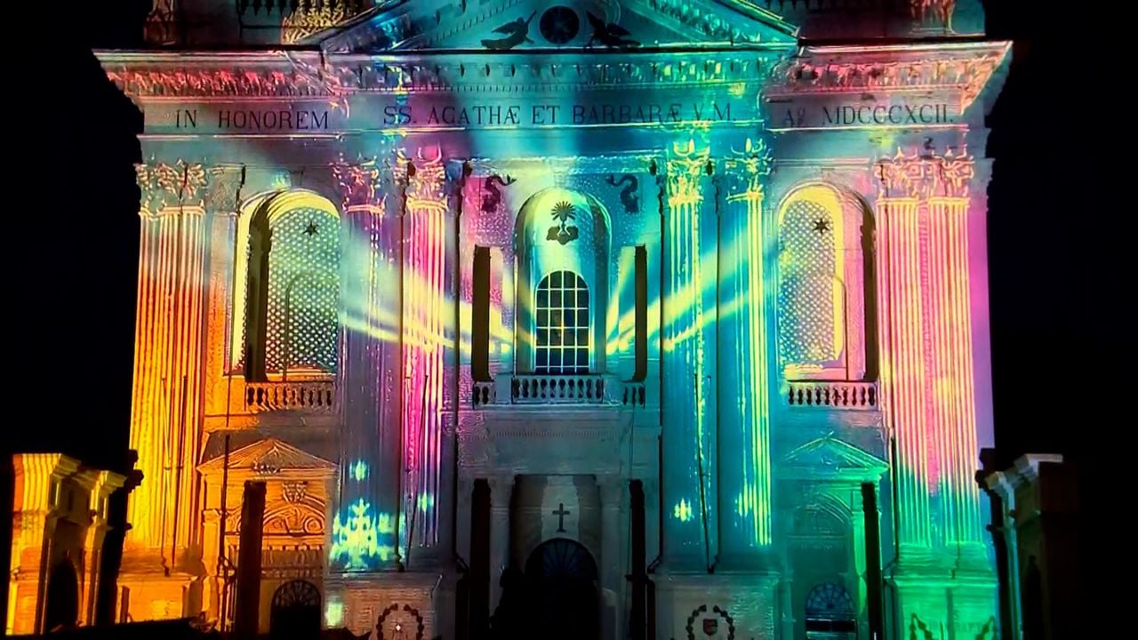 Op de basiliek van Oudenbosch werd een spectaculaire lichtshow getoond (foto: Alain Heeren).