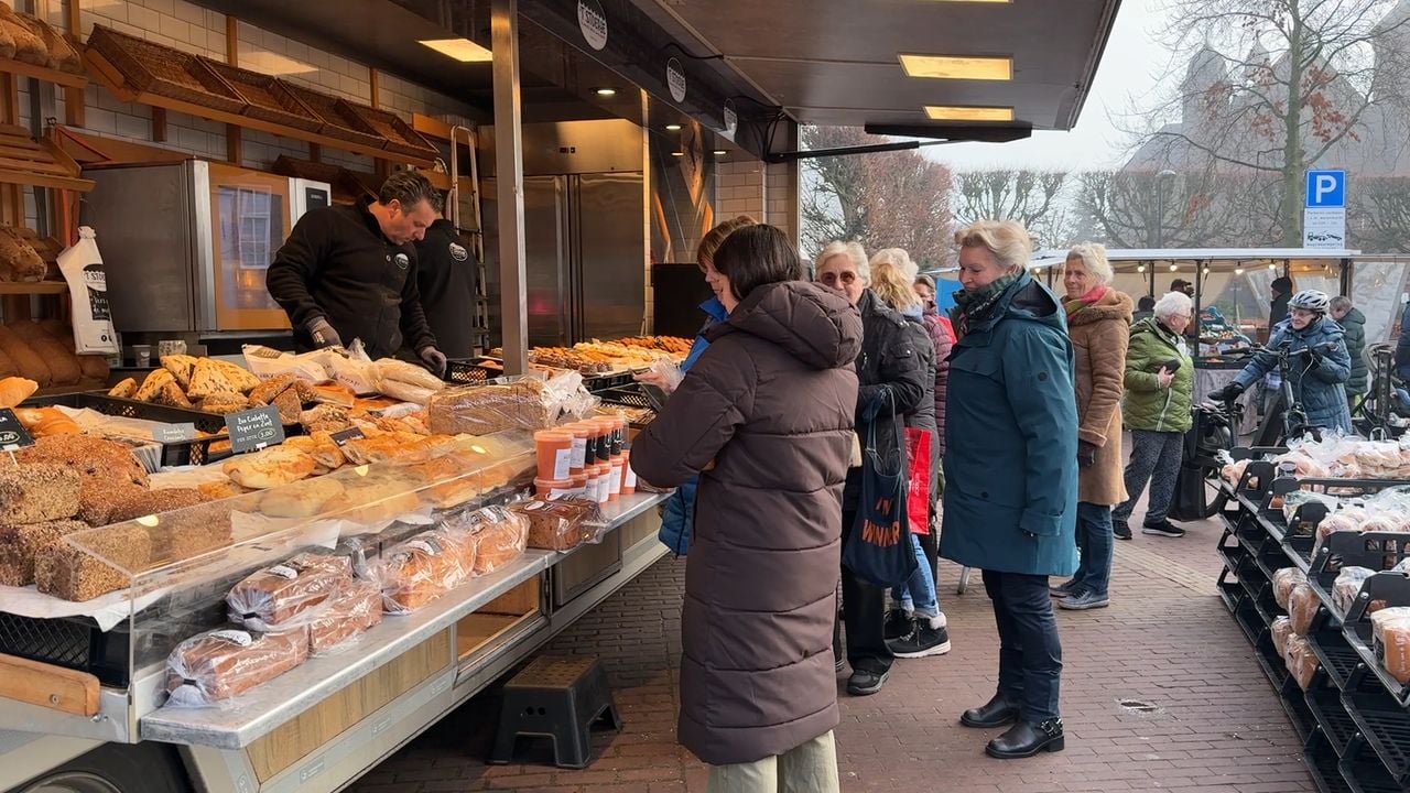 De weekmarkt is volgens de vier organisatoren 'een groot succes'